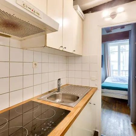 Charming Studio Under The Roofs Of * Parijs