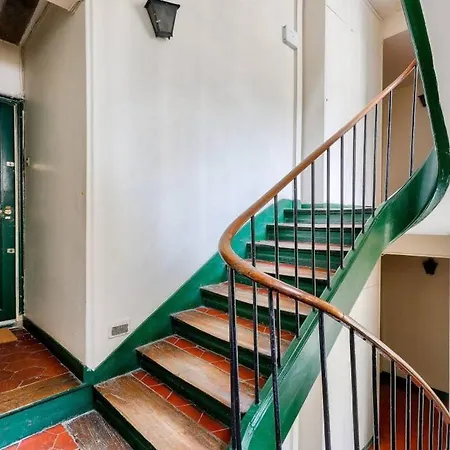 Charming Studio Under The Roofs Of Appartement Parijs