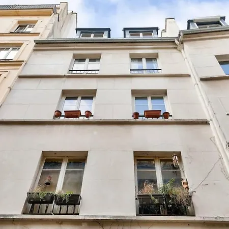 Appartement Charming Studio Under The Roofs Of